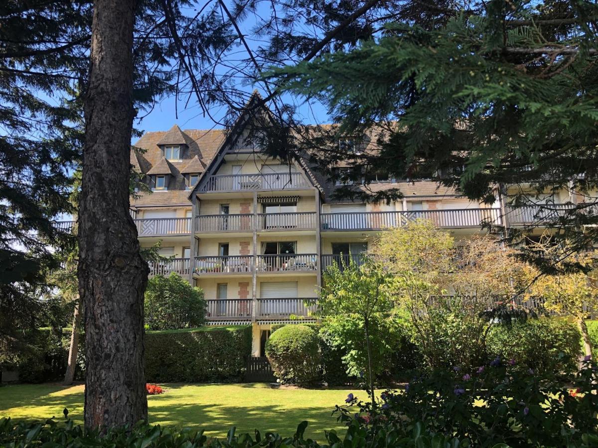 Beau Studio Terrasse Vue Jardin - A 2 Pas De La Mer Deauville Zewnętrze zdjęcie