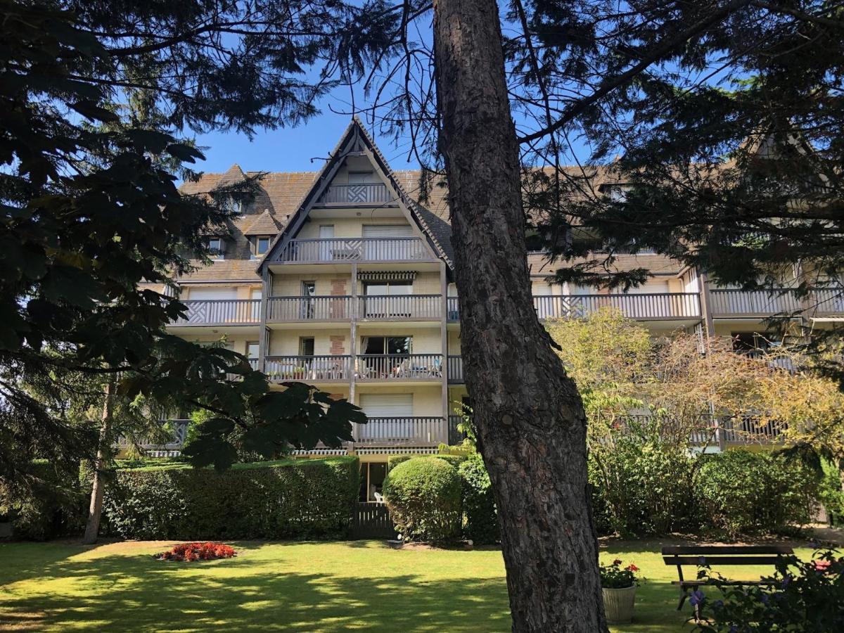 Beau Studio Terrasse Vue Jardin - A 2 Pas De La Mer Deauville Zewnętrze zdjęcie